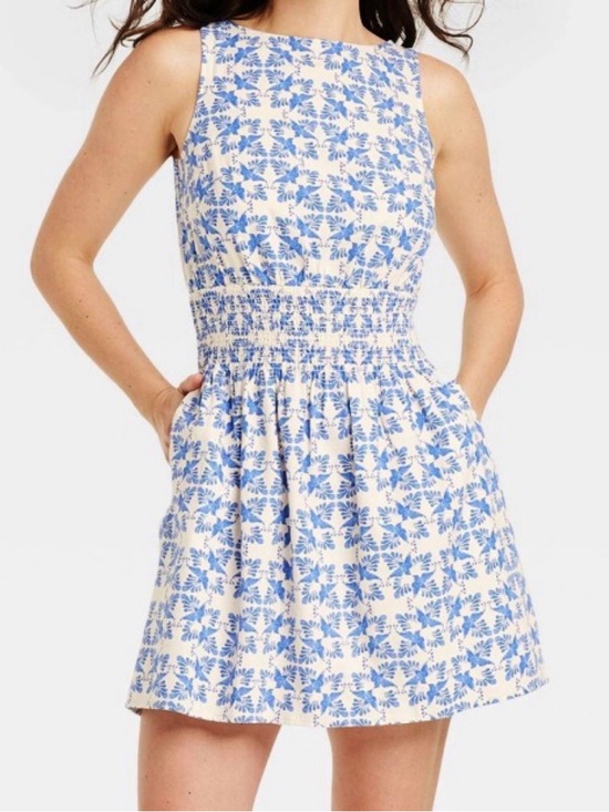 Universal Thread Dresses & Skirts - Universal Thread Blue and White Floral Smocked Mini Dress with Pockets!
